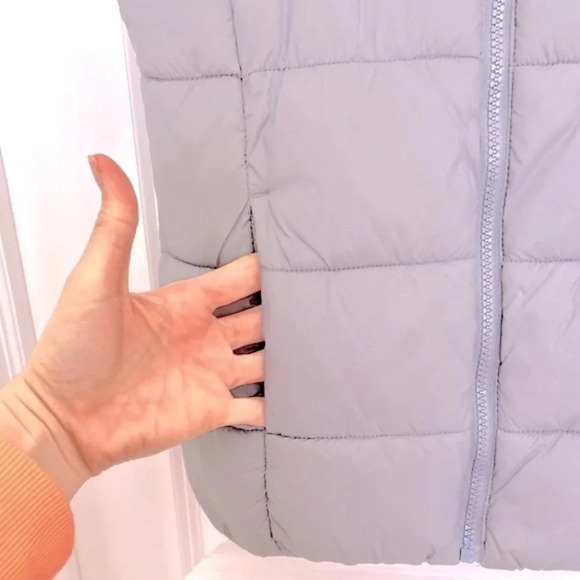 Old Navy Kid’s Dark Gray Quilted Puffer Vest Kids Medium - Picture 4 of 6